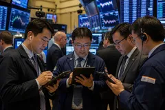 Cổ phiếu công nghệ vẫn nóng, Nasdaq, S&P 500 chạm kỷ lục