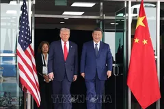Chủ tịch Trung Quốc Tập Cận Bình và Tổng thống Mỹ Donald Trump trong cuộc gặp tại Busan, Hàn Quốc ngày 30-10-2025. Ảnh tư liệu: THX/TTXVN