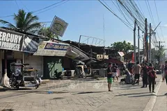 Nhiều cửa hàng bị hư hại sau động đất ở thành phố General Santos, Philippines ngày 8-6. Ảnh: THX/TTXVN.
