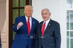 Tổng thống Mỹ Donald Trump (trái) trong cuộc gặp Thủ tướng Israel Benjamin Netanyahu tại Washington, D.C. Ảnh: IRNA/TTXVN