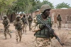Binh sĩ quân đội Nigeria trong chiến dịch truy quét phiến quân Boko Haram. Ảnh minh họa: AI