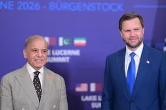 Thủ tướng Pakistan Shehbaz Sharif và Phó Tổng thống Mỹ JD Vance tại cuộc gặp ở Burgenstock, Thụy Sĩ, ngày 21-6. Ảnh: AA/TTXVN