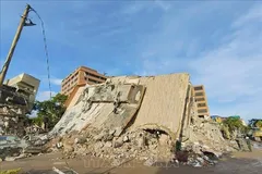 Khu vực Playa Grande, Bang La Guaira của Venezuela sau thảm họa động đất kép. Ảnh: TTXVN