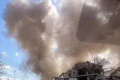 Khói bốc lên sau các vụ không kích của lực lượng Mỹ-Israel nhằm vào các mục tiêu ở Tehran, Iran. Ảnh tư liệu: ANI/TTXVN phát