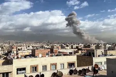 Khói bốc lên sau một vụ không kích tại Tehran, Iran. Ảnh: ANI/TTXVN