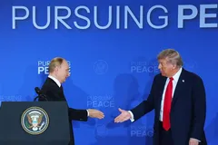 Tổng thống Donald Trump và Tổng thống Vladimir Putin trong cuộc họp báo chung tại bang Alaska (Mỹ) ngày 15-8-2025. Ảnh: THX/TTXVN