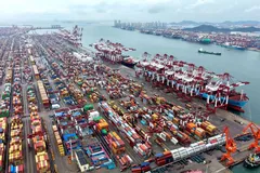 Cảng container hàng hóa ở Thanh Đảo, tỉnh Sơn Đông, Trung Quốc. Ảnh minh họa: THX/TTXVN