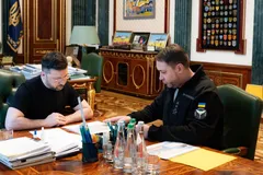 Tổng thống Ukraine Volodymyr Zelensky và ông Kyrylo Budanov ngày 2-1. Ảnh: X/ZelenskyyUa
