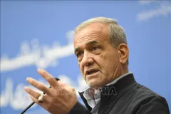Tổng thống Iran Masoud Pezeshkian phát biểu trong cuộc họp báo ở Tehran. Ảnh tư liệu: THX/TTXVN