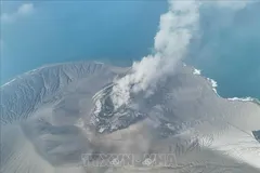 Núi lửa Anak Krakatau ở tỉnh Lampung, Indonesia phun tro bụi, ngày 6-9. Ảnh: THX/TTXVN