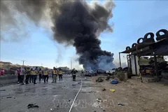 Hiện trường vụ nổ kho đạn ở gần thành phố Sarmada, tỉnh Idlib, Syria ngày 9-9-2026. Ảnh: THX/TTXVN