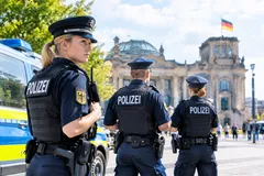 Cảnh sát Đức được triển khai sau nhiều vụ nổ ở Frankfurt. Ảnh minh họa: AI