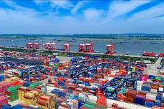 Container hàng hoá tại khu cảng ở thành phố Nam Kinh, tỉnh Giang Tô, Trung Quốc, ngày 17-5-2026. Ảnh minh họa: THX/TTXVN