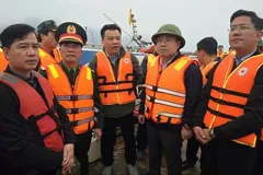 Phó Chủ tịch chuyên trách Ủy ban An toàn giao thông quốc gia Lê Kim Thành trực tiếp chỉ đạo tại hiện trường vụ lật tàu trên hồ Thác Bà (Lào Cai)