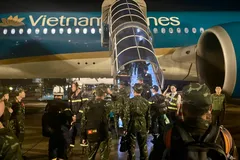 Chuyến bay đặc biệt đưa lực lượng hỗ trợ và hàng hóa tới Venezuela. Ảnh: PHAN ANH
