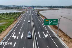 Cao tốc Cần Thơ - Cà Mau sẽ khai thác đoạn Cần Thơ - Hậu Giang (từ nút giao IC2 đến nút giao IC5) dài hơn 37km từ 9 giờ sáng ngày 20/12/2025. (Ảnh: Thanh Liêm/TTXVN)
