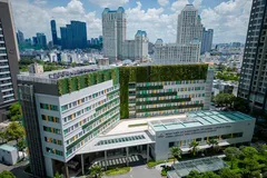 Vinmec Central Park được xây dựng trên khuôn viên rộng rãi với tổng số vốn đầu tư 1.200 tỷ đồng.