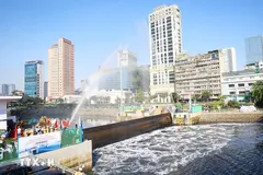 Nghi thức tái vận hành cống Bến Nghé, tái khởi động Dự án “Giải quyết ngập do triều khu vực TP. Hồ Chí Minh, có xét đến yếu tố biến đổi khí hậu-giai đoạn 1.” (Ảnh: Hồng Đạt/TTXVN)