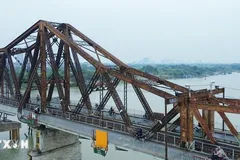 Cầu Long Biên hư hỏng nghiêm trọng, Hà Nội dừng khẩn cấp các chuyến tàu