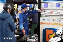 Giá xăng RON95-III tăng lên ngưỡng 19.300 đồng mỗi lít 