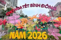 Cổng chào giới thiệu chợ hoa Tết Bình Đông. Ảnh Báo Nhân dân