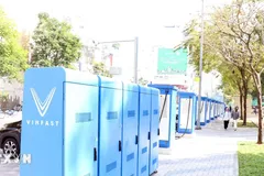 TPHCM công bố 52 vị trí lắp đặt tủ đổi pin xe máy điện trên vỉa hè