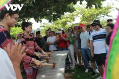 Để du lịch Việt Nam thực sự trở thành ngành kinh tế mũi nhọn, điều quan trọng không chỉ thu hút khách du lịch bằng số lượng mà phải bằng chất lượng