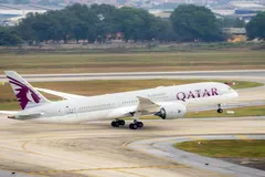 Trong các ngày từ 28/2 đến 2/3, do căng thẳng quân sự leo thang tại Trung Đông, 13 chuyến bay của các hãng hàng không khu vực này đi và đến Việt Nam đã bị hủy, khiến khoảng 2.800 hành khách tại Cảng Hàng không quốc tế Nội Bài phải thay đổi kế hoạch di chuyển. Ảnh Phan Công.