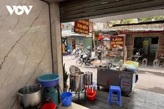 Một số quán ăn đang cân nhắc tăng giá bán do chi phí gas tăng. Ảnh: Quỳnh Anh