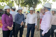 Ông Nguyễn Văn Được nghe các địa phương báo cáo