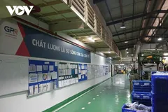 Doanh nghiệp tiết kiệm chi phí để duy trì hoạt động.