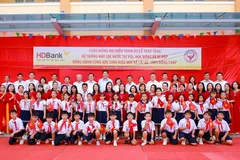 Đoàn HDBank thăm hỏi và tặng quà tại xã Cái Bè, tỉnh Đồng Tháp.