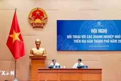 Lãnh đạo thành phố Hà Nội và các sở, ngành trực tiếp giải đáp kiến nghị của doanh nghiệp ngày 16-4.