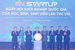 Phó Thủ tướng Lê Tiến Châu cùng đại diện các đơn vị tổ chức thực hiện nghi thức khai mạc sự kiện. (Ảnh: Thanh Tùng/TTXVN)