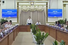 Phó Chủ tịch UBND Hoàng Nguyên Dinh phát biểu khai mạc phiên họp