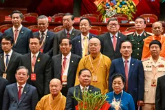 Doanh nhân Đỗ Quang Hiển (hàng trên, thứ 4 từ trái sang) cùng Đoàn Chủ tịch Ủy ban Trung ương MTTQ Việt Nam khóa XI ra mắt Đại hội.