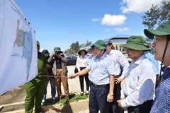 Bí thư Tỉnh uỷ Vĩnh Long Trần Văn Lâu khảo sát điểm du lịch biển Ba Động