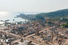 Các dự án, công trình hạ tầng phục vụ Hội nghị Cấp cao APEC 2027 đang giai đoạn thi công trên đại công trường Phú Quốc (An Giang). (Ảnh: TTXVN phát) 