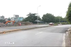 Đoạn cống ngầm phục vụ tiêu thoát nước qua đường An Dương Vương đã hoàn trả kết cấu, mặt đường, phục vụ nhu cầu đi lại của người dân. (Ảnh: Nguyễn Thắng/TTXVN)