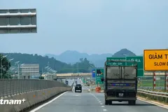 Phương tiện lưu thông trên một đoạn tuyến cao tốc Bắc-Nam phía Đông. (Ảnh: Việt Hùng/Vietnam+) 