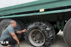 Đắk Lắk: Nhiều phương tiện bị thủng lốp trên cao tốc nghi do vật sắc nhọn