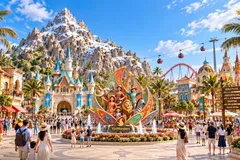 Các tổ hợp giải trí quốc tế cho thấy mua sắm, ẩm thực và lưu trú có thể tạo nguồn doanh thu đáng kể 