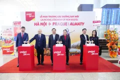 Nghi thức khai trương các đường bay mới.