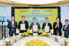 Lãnh đạo các bên ký kết Thư ủy nhiệm khoản vay hợp vốn quốc tế trị giá 100 triệu USD.