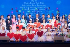 Anh hùng Lao động, Tiến sĩ Nguyễn Thị Phương Thảo thay mặt cán bộ nhân viên Sovico, Vietjet và HDBank trao tặng 30 tỷ đồng hỗ trợ phụ nữ, và trẻ em mắc bệnh hiểm nghèo thuộc diện hộ nghèo, cận nghèo.