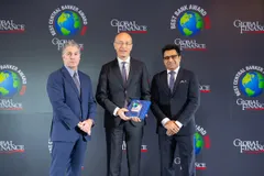 TS Jens Lottner, Tổng Giám đốc Techcombank nhận giải thưởng “Ngân hàng Tốt nhất Việt Nam 2026” tại lễ trao giải (Bangkok, Thái Lan). Ảnh Global Finance