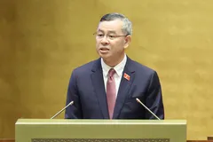 Bộ trưởng Bộ Tài chính Ngô Văn Tuấn phát biểu tại hội trường Quốc hội ngày 21-4. Ảnh: QUANG PHÚC