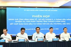 Các đồng chí chủ trì phiên họp. Ảnh: VIỆT DŨNG