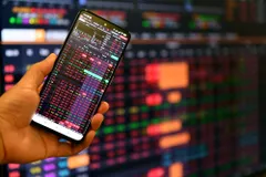 VN Index thủng mốc 1.600 điểm