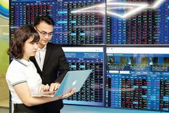 Cổ phiếu Vingroup và dầu khí ‘hợp sức’ kéo VN Index